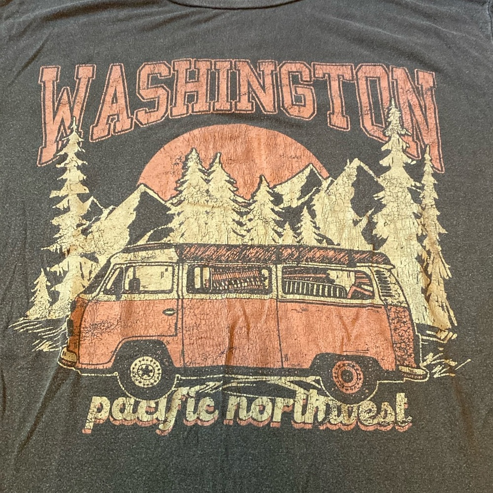 Women’s Graphic Tee - size Medium